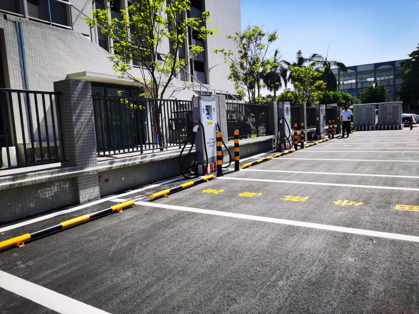 伊戈尔,驱动器,开关电源首座智能充电站盛大开业